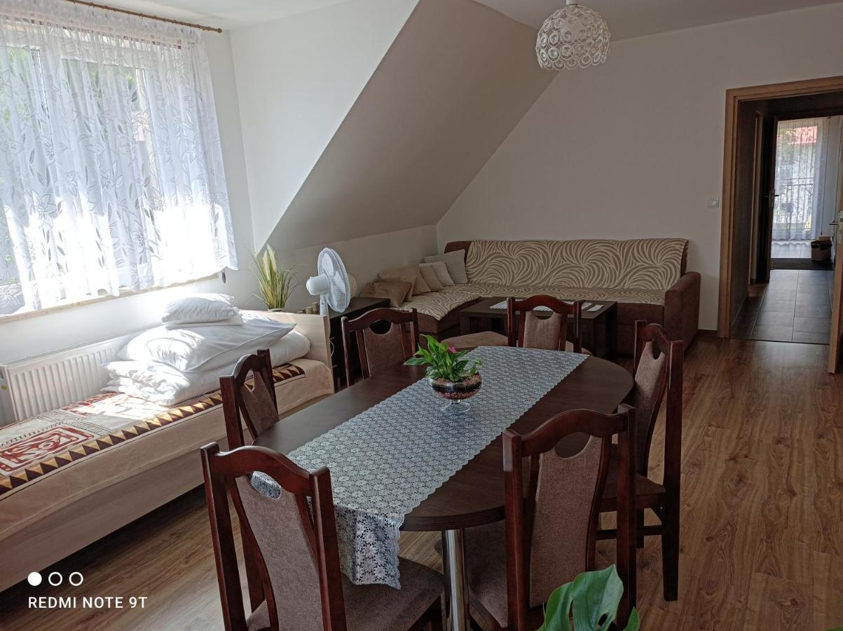 Dom Wakacyjny Gajowka Z Ogrodem Rzyki Exteriör bild
